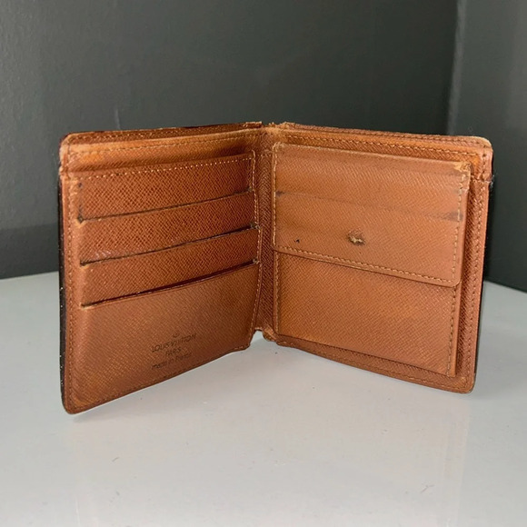 Louis Vuitton Monogram Bifold Wallet - Picture 2 of 16